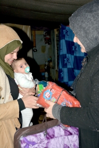 تبرعاتكم أدفأتهم.. 79.000$ حصيلة تقديمات (اجعل شتاءهم دفئاً وسلاماً)، وما زالت الحملة مستمرّة | مؤسسة نماء