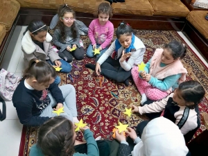 عالم الفرقان في بيروت يفتتح دورة "ديننا حياة" بنشاط تفاعلي للفتيات