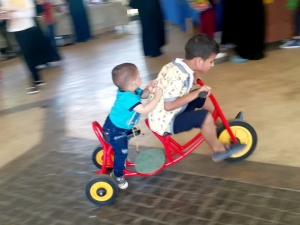 فرحة عيد.. رحلة لطلاب وطالبات نادي الفرقان الصيفي في بيروت إلى مدينة الملاهي