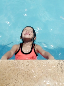 رحلة لطالبات عالم الفرقان في طرابلس إلى "مسبح الكمال"