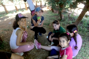 ركوب خيل ورحلة بحرية.. النشاط الثاني لدورة فتيات الفرقان في طرابلس