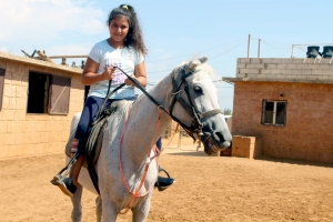 ركوب خيل ورحلة بحرية.. النشاط الثاني لدورة فتيات الفرقان في طرابلس