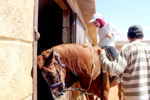ركوب خيل ورحلة بحرية.. النشاط الثاني لدورة فتيات الفرقان في طرابلس