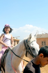 ركوب خيل ورحلة بحرية.. النشاط الثاني لدورة فتيات الفرقان في طرابلس