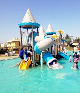 رحلة مائية لفتيات عالم الفرقان في طرابلس