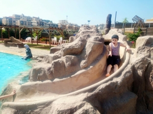 رحلة مائية لفتيات عالم الفرقان في طرابلس