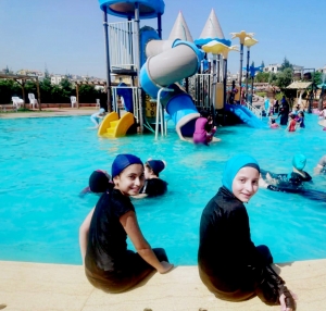 رحلة مائية لفتيات عالم الفرقان في طرابلس
