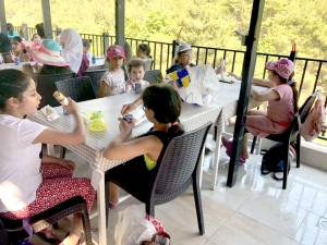 فوائد ومرح ورحلة مائية في الأسبوع الثاني من دورة فتيات الفرقان في بيروت