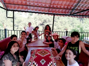 فوائد ومرح ورحلة مائية في الأسبوع الثاني من دورة فتيات الفرقان في بيروت