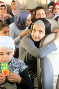 رحلة ترفيهية إلى القموعة.. النشاط الختامي لدورات عالم الفرقان للفتيات في طرابلس