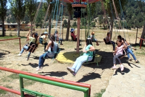 رحلة ترفيهية إلى القموعة.. النشاط الختامي لدورات عالم الفرقان للفتيات في طرابلس