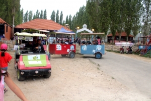 رحلة ترفيهية إلى القموعة.. النشاط الختامي لدورات عالم الفرقان للفتيات في طرابلس