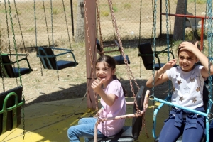 رحلة ترفيهية إلى القموعة.. النشاط الختامي لدورات عالم الفرقان للفتيات في طرابلس