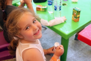 رحلة ترفيهية إلى القموعة.. النشاط الختامي لدورات عالم الفرقان للفتيات في طرابلس