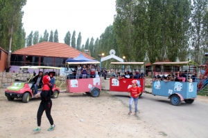 رحلة ترفيهية إلى القموعة.. النشاط الختامي لدورات عالم الفرقان للفتيات في طرابلس