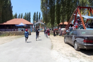 رحلة ترفيهية إلى القموعة.. النشاط الختامي لدورات عالم الفرقان للفتيات في طرابلس