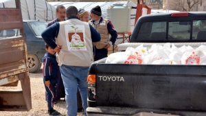 معاً في وجه الأزمات.. مؤسسة نماء توزّع المازوت والألبسة الشتوية في بعلبك وعرسال