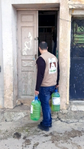 معاً في وجه الأزمات.. مؤسسة نماء توزّع المازوت والألبسة الشتوية في بعلبك وعرسال