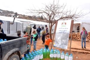 معاً في وجه الأزمات.. مؤسسة نماء توزّع المازوت والألبسة الشتوية في بعلبك وعرسال