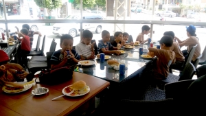 تزلج.. دراجات هوائية.. وكرة قدم في الأسبوع الثالتزلج.. دراجات هوائية.. وكرة قدم في الأسبوع الثالث من فتيان المساجد في بيروتث من فتيان المساجد في بيروت