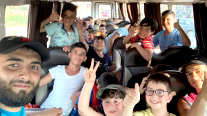 نشاط ترفيهي لطلاب عالم الفرقان إلى عيون السمك