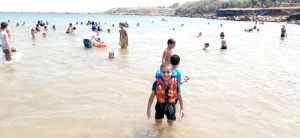 رحلة مائية لطلاب #عالم_الفرقان في طرابلس إلى شاطئ المنية