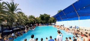 رحلة مائية إلى مسبح الكمال لطلاب عالم الفرقان في طرابلس