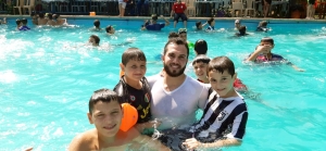 رحلة مائية إلى مسبح الكمال لطلاب عالم الفرقان في طرابلس