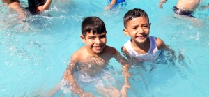 رحلة مائية إلى مسبح الكمال لطلاب عالم الفرقان في طرابلس