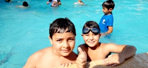 رحلة مائية إلى مسبح الكمال لطلاب عالم الفرقان في طرابلس