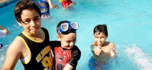 رحلة مائية إلى مسبح الكمال لطلاب عالم الفرقان في طرابلس