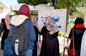 هِيَ.. معرض مصغّر حول أهم قضايا المرأة في الجامعة اللبنانية - طرابلس | المنتدى الشبابي | حنايا