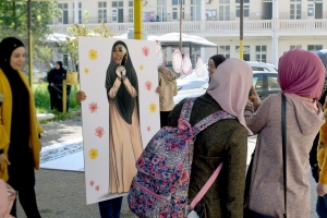 هِيَ.. معرض مصغّر حول أهم قضايا المرأة في الجامعة اللبنانية - طرابلس | المنتدى الشبابي | حنايا
