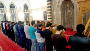 العبادة في الهرج كهجرة إلي.. ليلة تعبدية في طرابلس - المنتدى الشبابي في جمعية الاتحاد الإسلامي