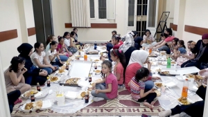 مسابقات.. ألعاب.. وهدايا خلال الإفطار السنوي لطالبات جيل القرآن في طرابلس