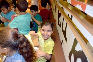 بتبرّع كريم من أخت كريمة.. إفطار وتوزيع هدايا العيد لأبناء مؤسسة نماء في بيروت