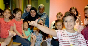 بتبرّع كريم من أخت كريمة.. إفطار وتوزيع هدايا العيد لأبناء مؤسسة نماء في بيروت