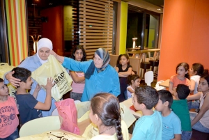 بتبرّع كريم من أخت كريمة.. إفطار وتوزيع هدايا العيد لأبناء مؤسسة نماء في بيروت