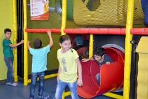 بتبرّع كريم من أخت كريمة.. إفطار وتوزيع هدايا العيد لأبناء مؤسسة نماء في بيروت