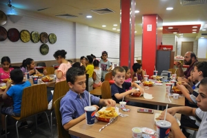 إفطار وتوزيع ثياب العيد لأبناء مؤسسة نماء في بيروت