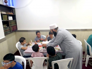 إفطار لأبناء مؤسسة نماء بدعوة من لجنة مسجد الخليفة الصدّيق - بيروت