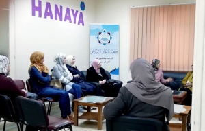 كبرت فتاتي وأصبحت عروساً.. دردشة في "صالون حنايا" مع المتخصصة أ. هدى قدورة