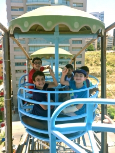 رحلة ترفيهية إلى مدينة الملاهي لطلاب "فتيان المساجد" في بيروت