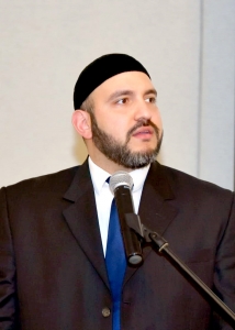 لنكون مشاعل الهداية.. الحفل السنوي للمنتدى للتعريف بالإسلام بحضور الداعية المهتدي عبد الله الأندلسي
