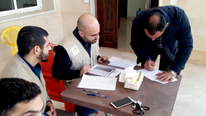 مؤسسة نماء: مساعدات مالية لجميع المتضررين في مخيم المنية الذي التهمته النيران