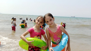 شاطئ النخيل.. الرحلة الختامية لدورة نادي الفرقان الصيفي للفتيات في طرابلس