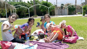 شاطئ النخيل.. الرحلة الختامية لدورة نادي الفرقان الصيفي للفتيات في طرابلس