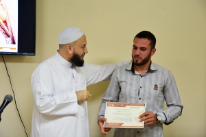 قناديل مقدسية الشباب.. بين الانسلاخ عن الهُويّة وعِظَم المسؤولية، لقاء شبابي وتوزيع الشهادات مع الشيخ حسن قاطرجي