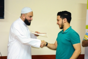 قناديل مقدسية الشباب.. بين الانسلاخ عن الهُويّة وعِظَم المسؤولية، لقاء شبابي وتوزيع الشهادات مع الشيخ حسن قاطرجي