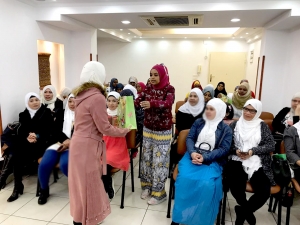 المنتدى للتعريف بالإسلام يكرّم 4 مهتديات للإسلام أتممن حفظ جزء عمّ